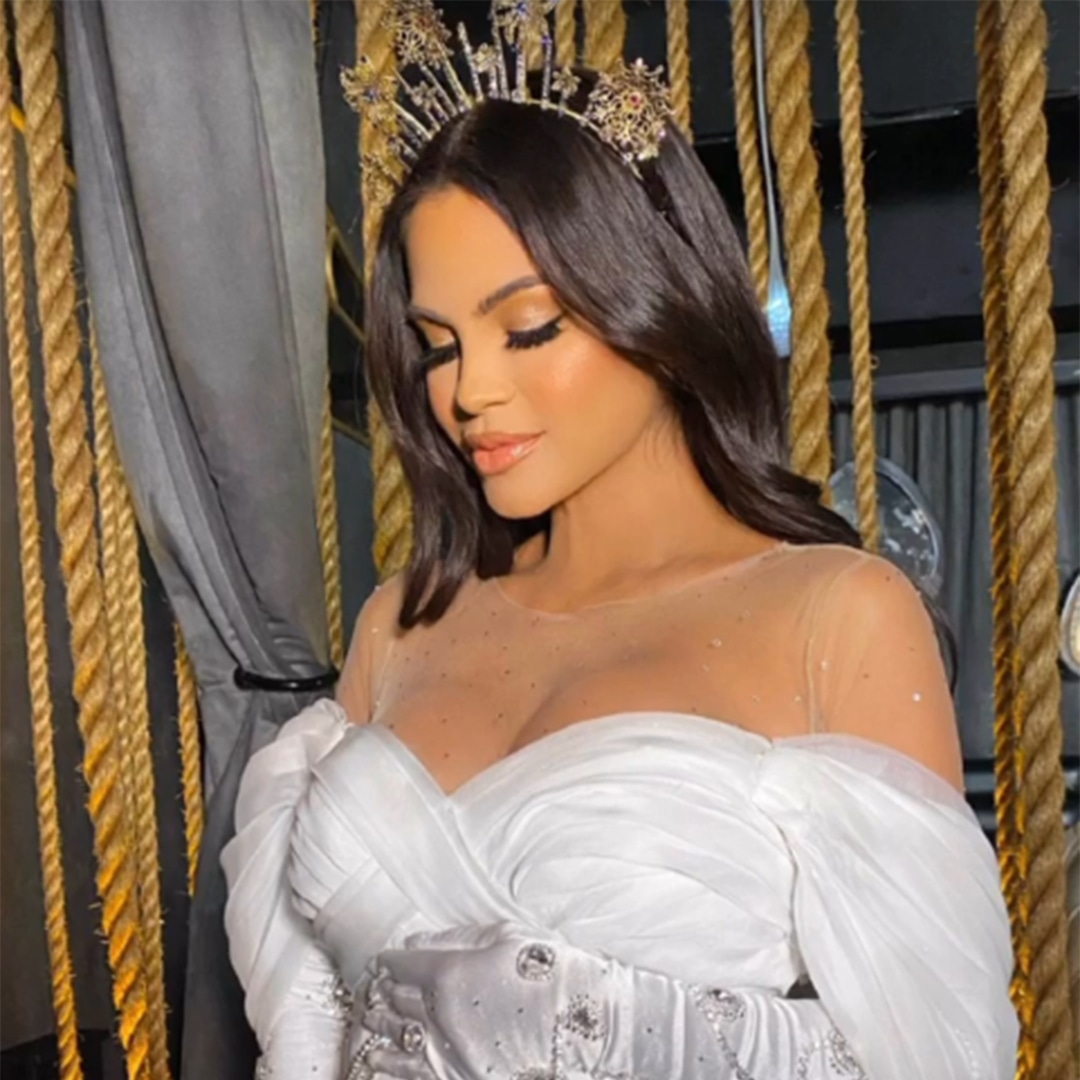 Natti Natasha Reveals She's Pregnant Onstage at 2021 Premio Lo Nuestro